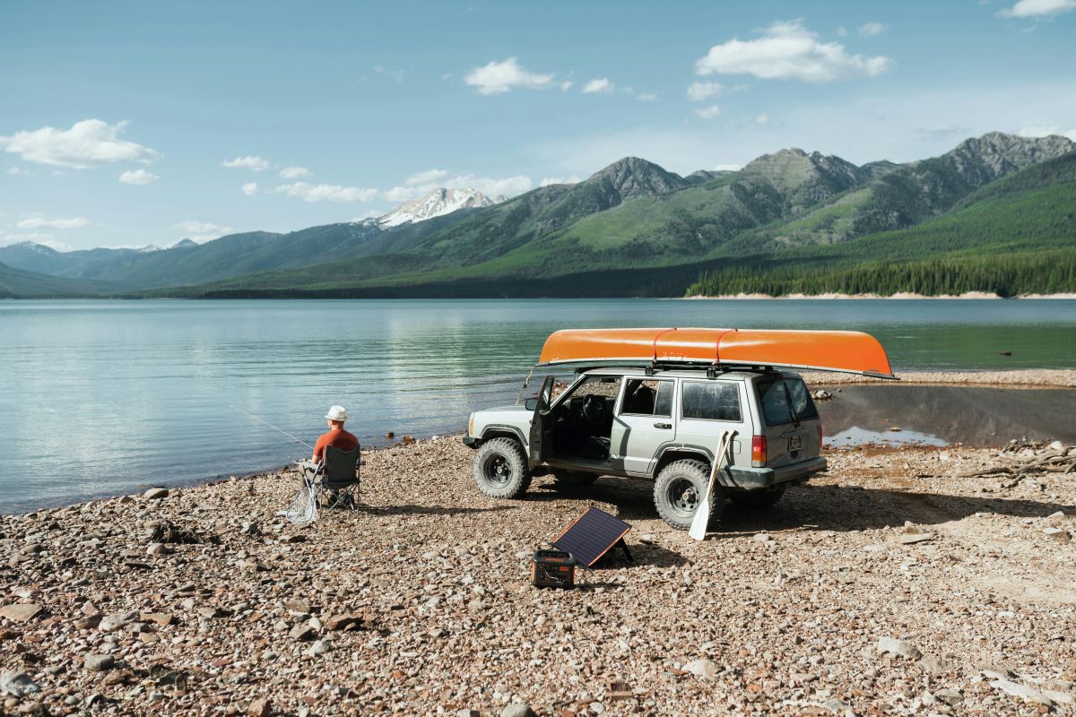 Jackery SolarSaga 100W vs Cheaper Panels (Renogy). Do You Really Need to Pay £100 More?
