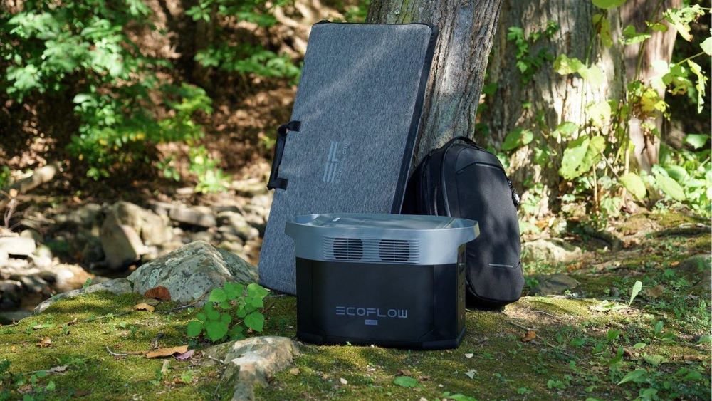 EcoFlow Delta 2 Max Outdoors With Solar Panel