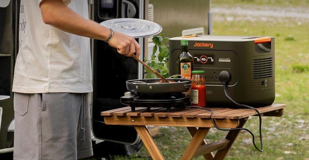 Jackery Explorer 3000 v2 Outdoor Cooking On An Electric Hob 